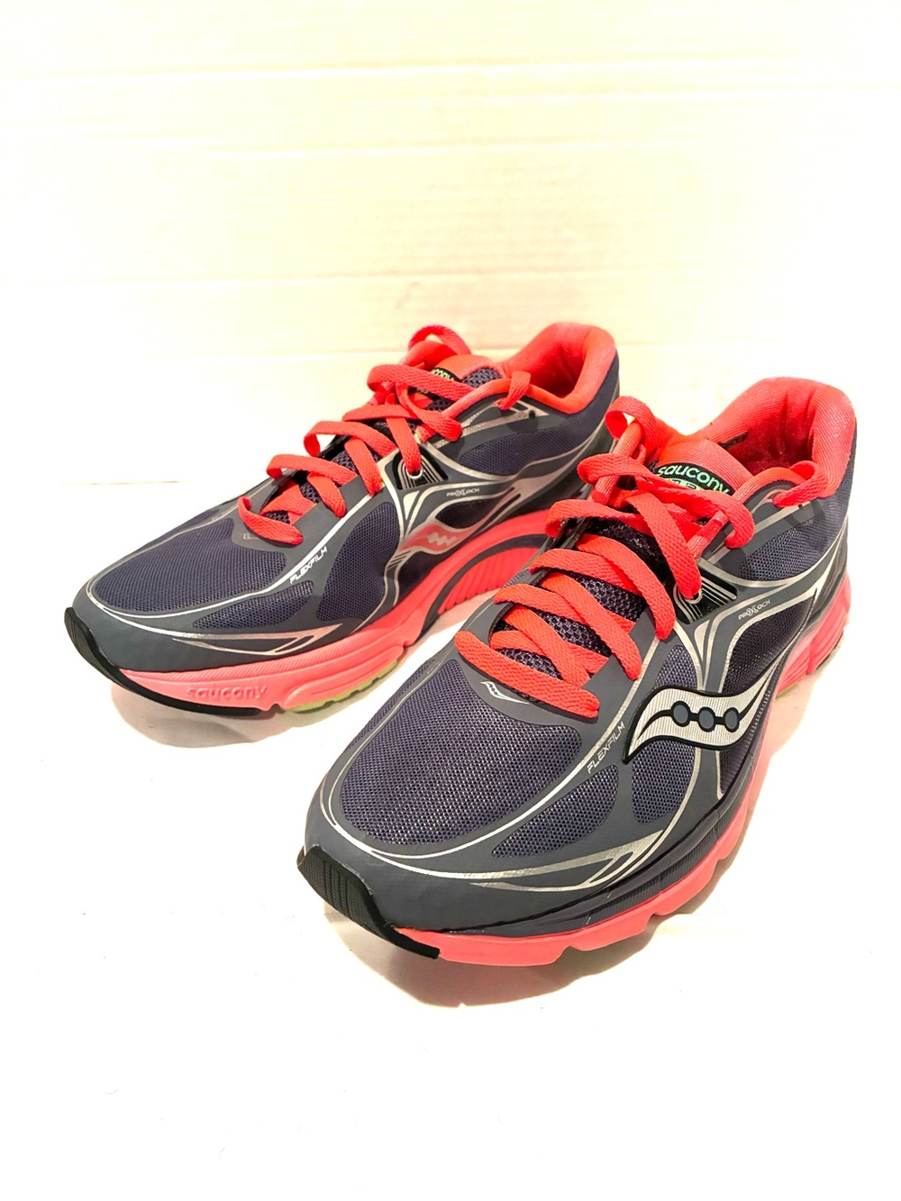 Saucony Mirage 5 Natural Series Running Shoes Womens Size 10 Outdoors Sneakers - Picture 2 of 11